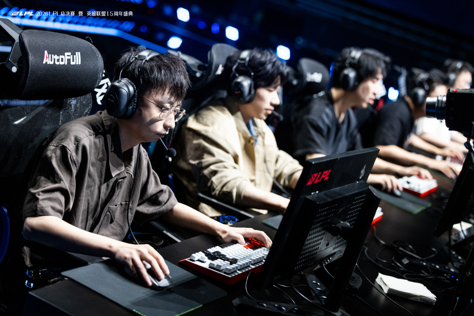 王俊凯、Uzi领衔明星赛,AL夺冠,英雄联盟15周年盛典落幕